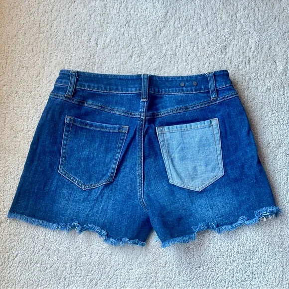 CAbi Women's Blue Jean Shorts with Frayed Hem. Size 4 - Picture 2 of 9